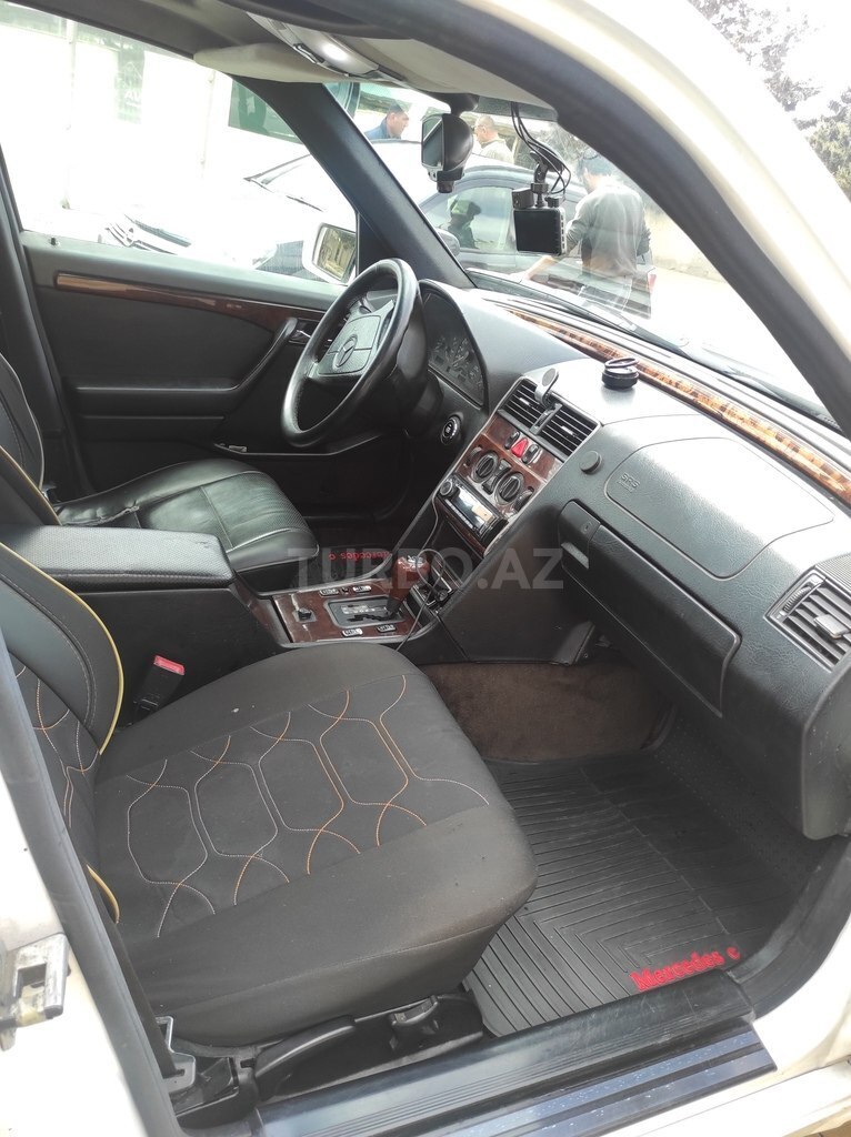 Mercedes C 200