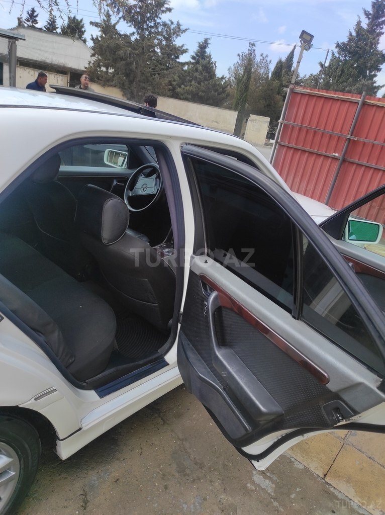 Mercedes C 200