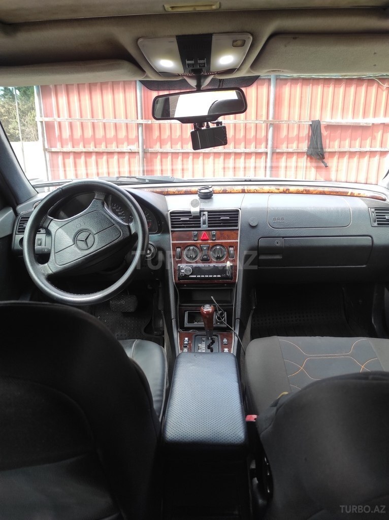 Mercedes C 200