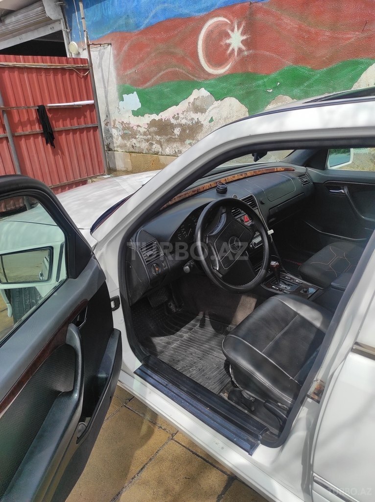 Mercedes C 200