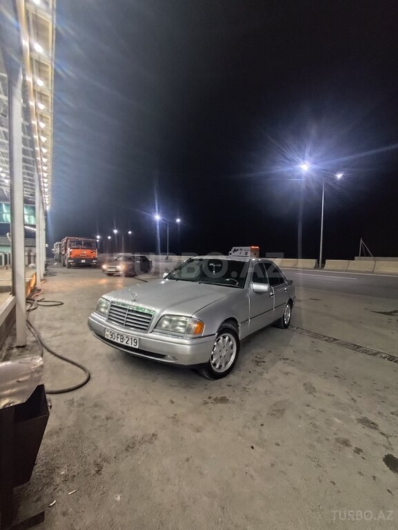 Mercedes C 200