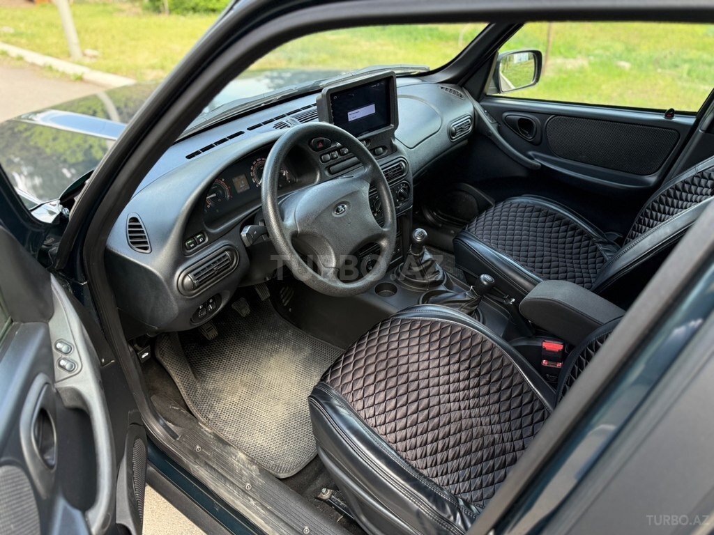 LADA (VAZ) Niva Travel