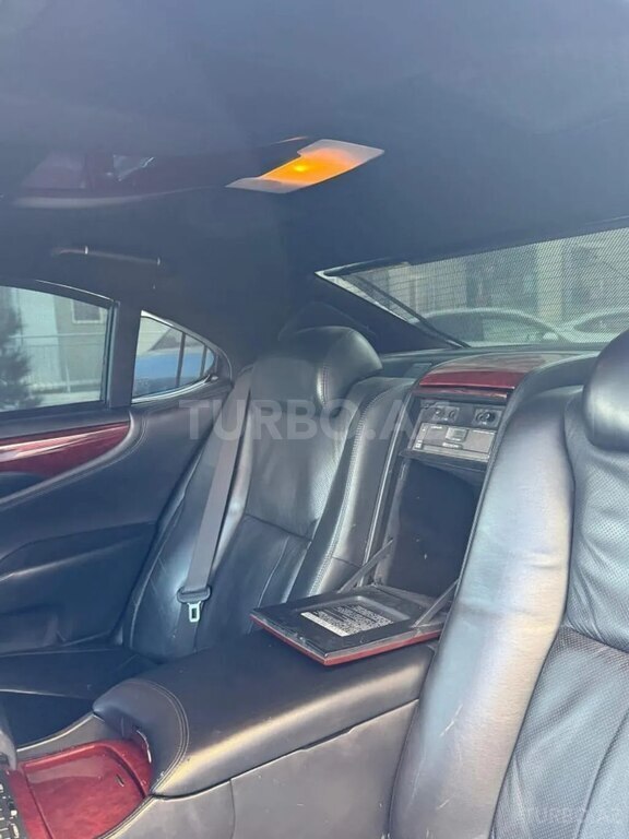 Lexus LS 460