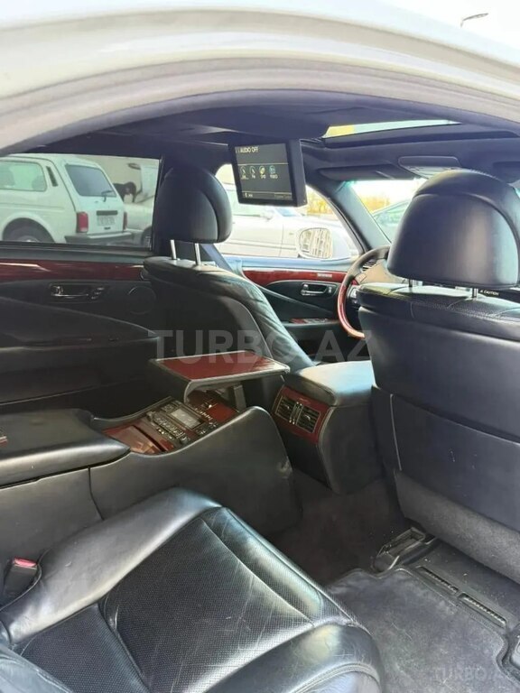 Lexus LS 460