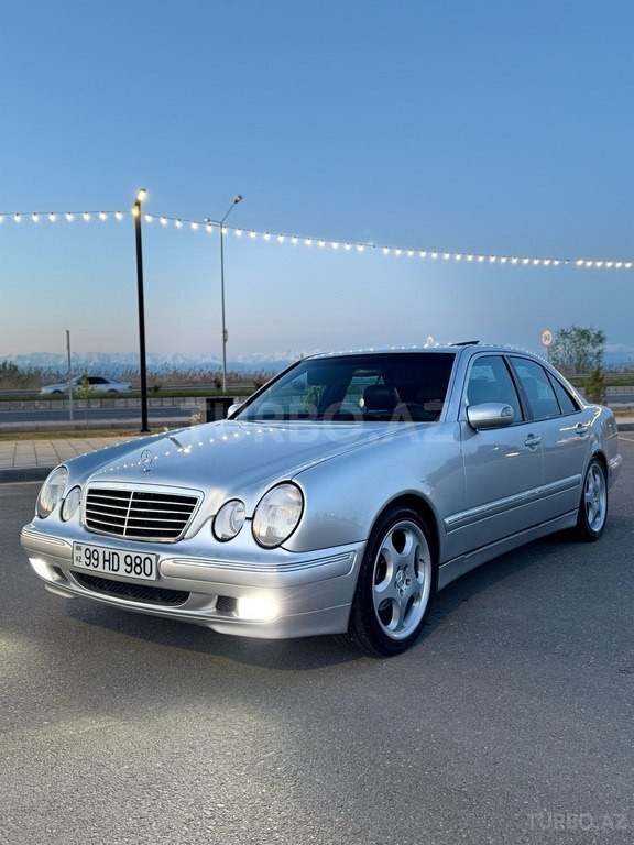 Mercedes E 200