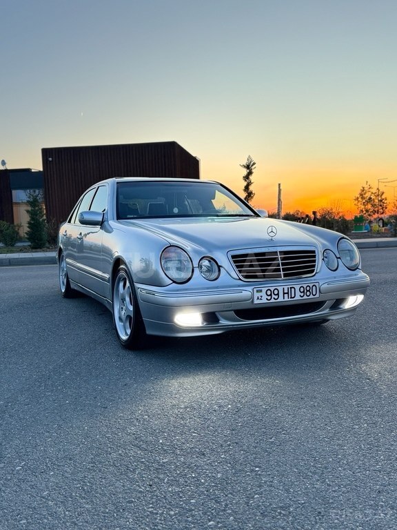 Mercedes E 200