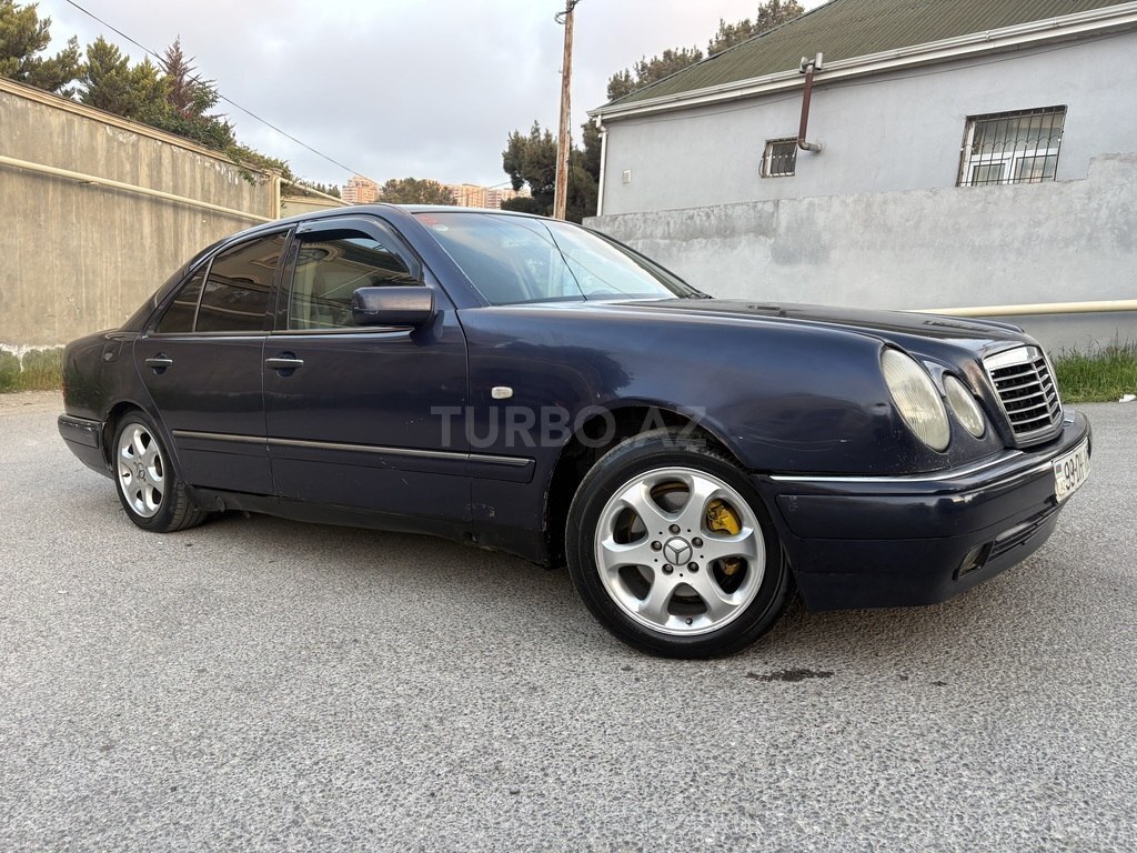 Mercedes E 220
