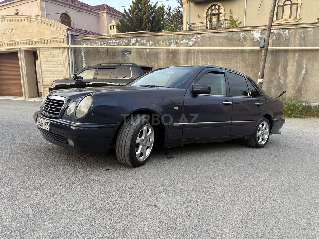 Mercedes E 220