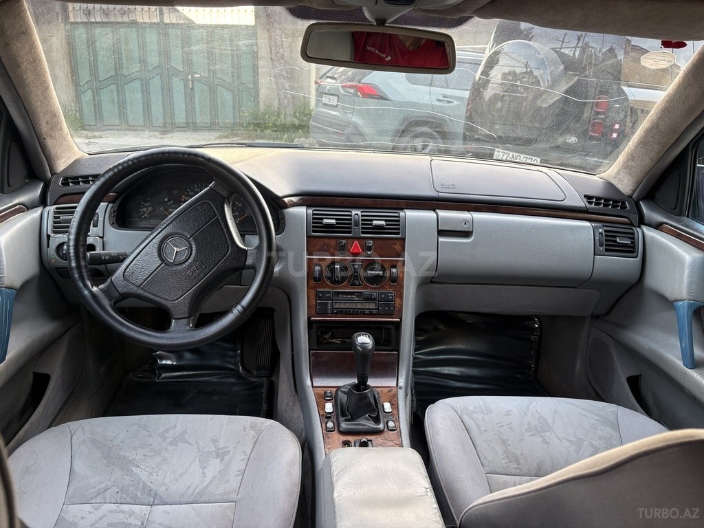 Mercedes E 220
