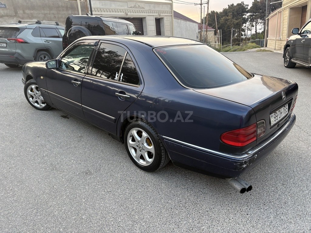 Mercedes E 220