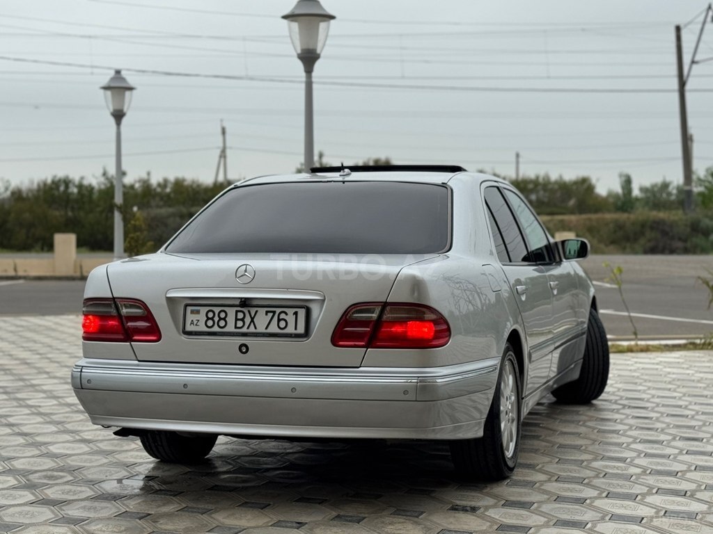 Mercedes E 240