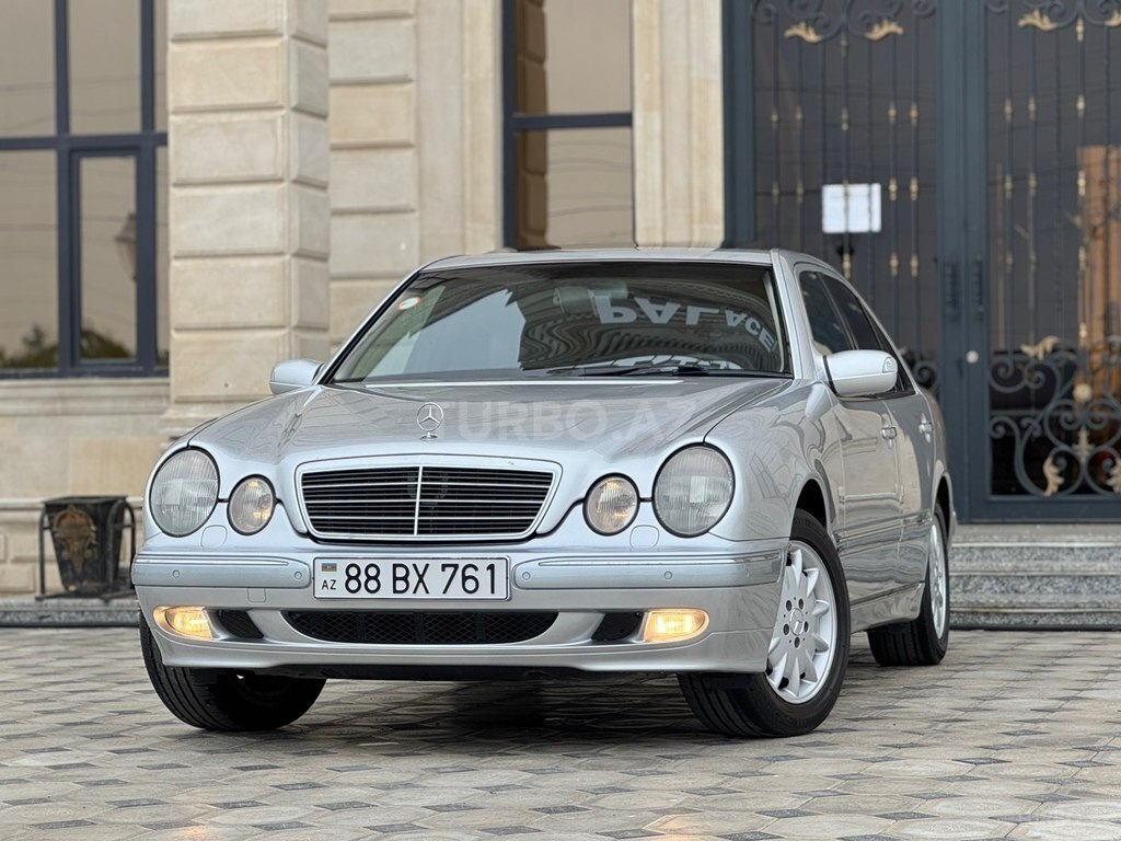 Mercedes E 240