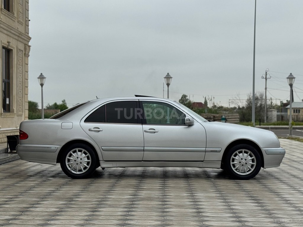 Mercedes E 240