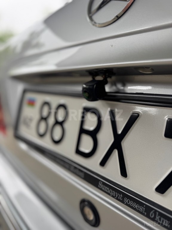 Mercedes E 240