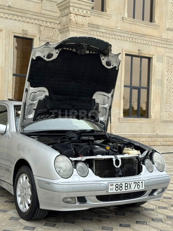 Mercedes E 240