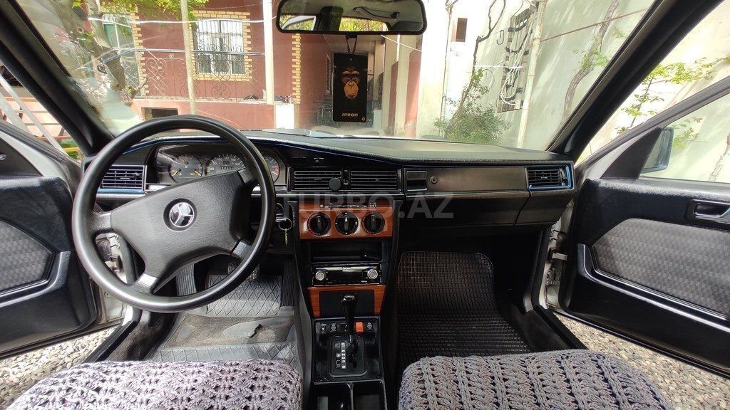 Mercedes 190