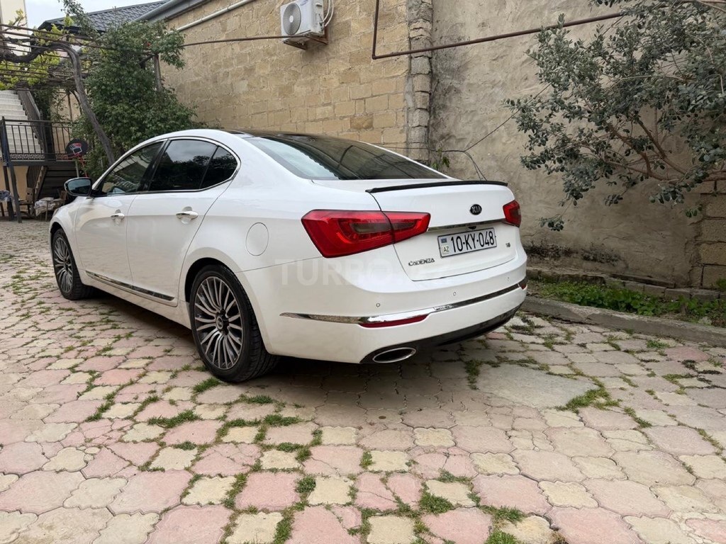 Kia Cadenza