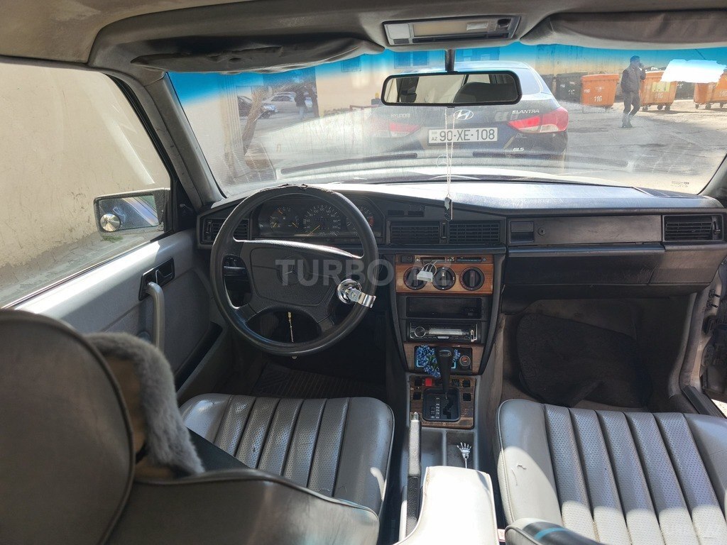 Mercedes 190
