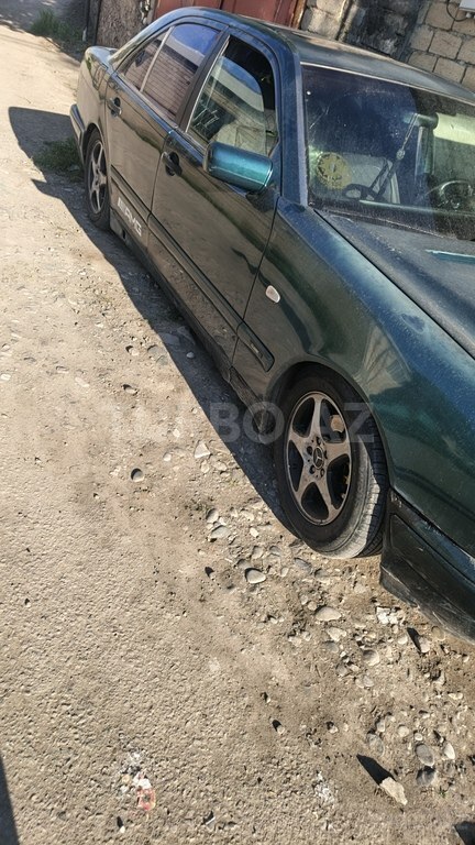 Mercedes E 200