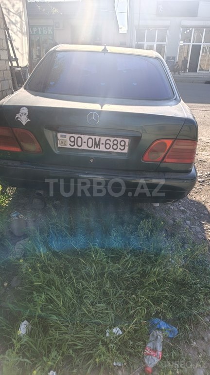 Mercedes E 200