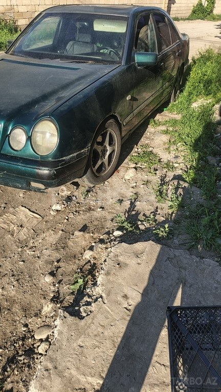 Mercedes E 200