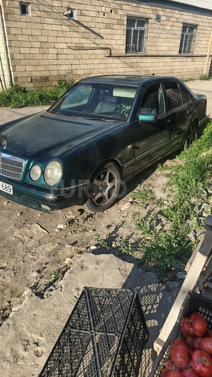 Mercedes E 200