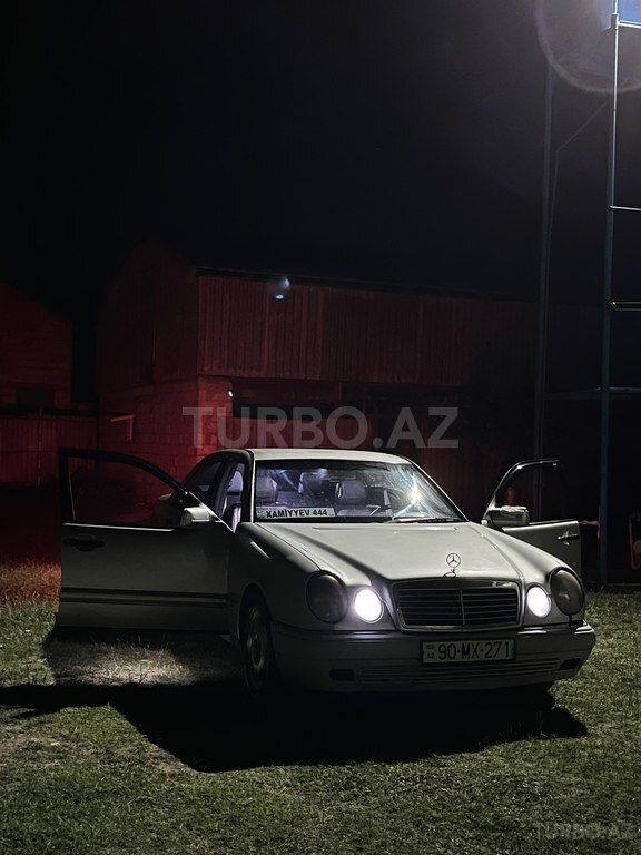 Mercedes E 230