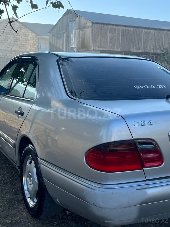 Mercedes E 230