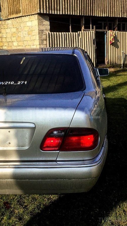 Mercedes E 230