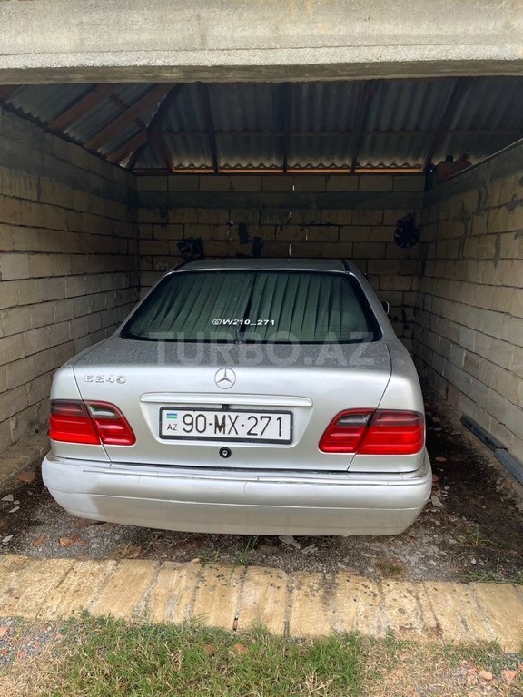 Mercedes E 230