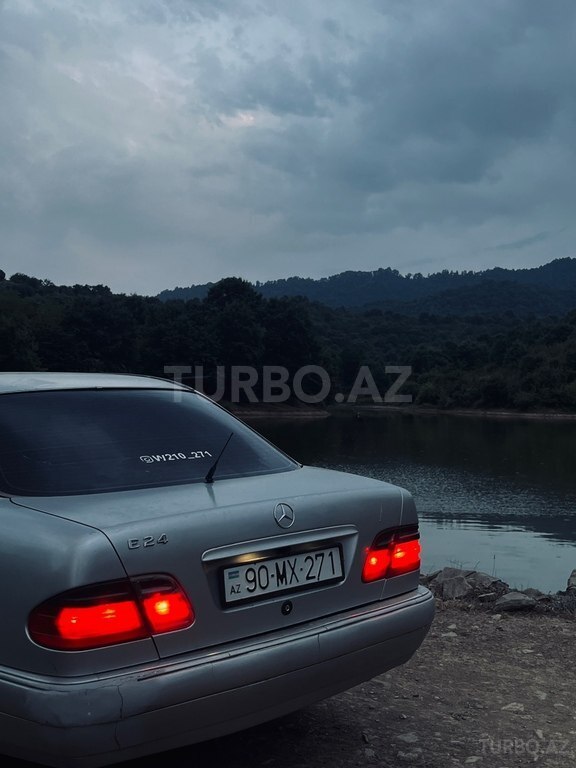 Mercedes E 230