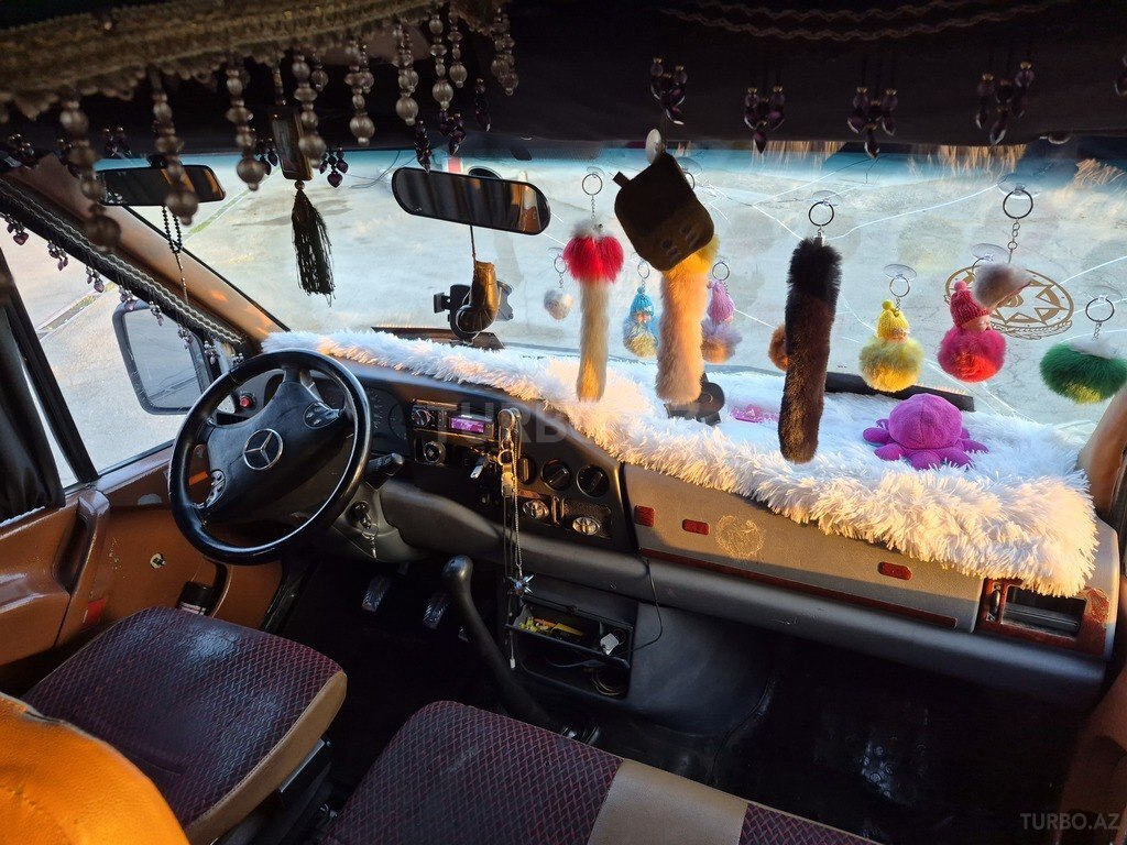 Mercedes Sprinter 412