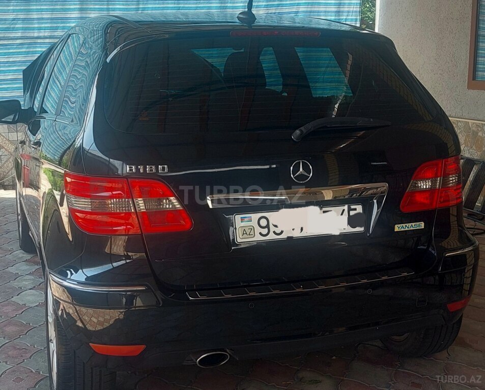 Mercedes B 180