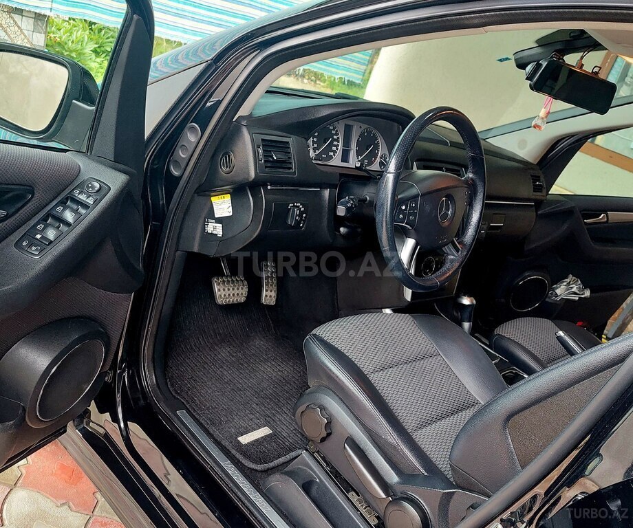 Mercedes B 180