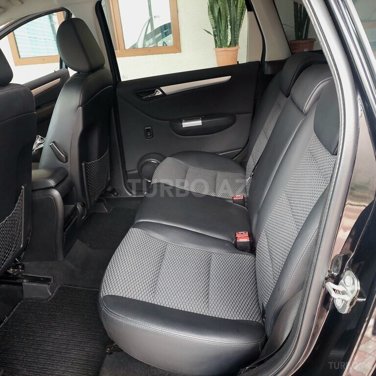 Mercedes B 180