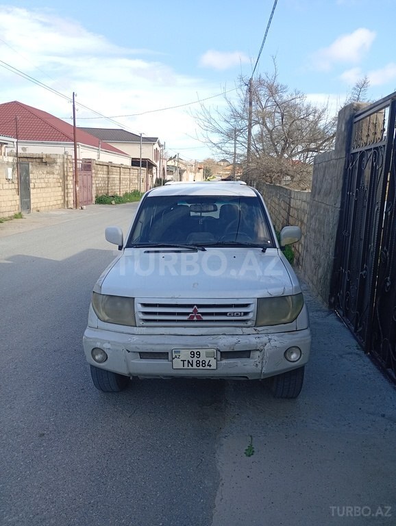 Mitsubishi Pajero io