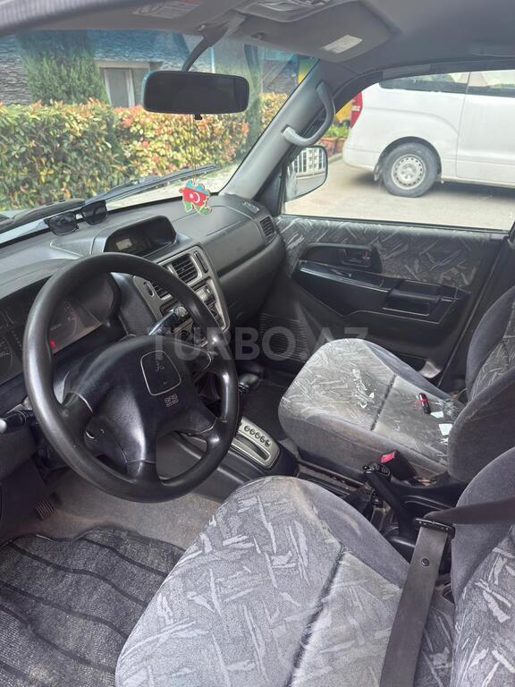 Mitsubishi Pajero io