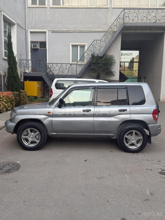 Mitsubishi Pajero io