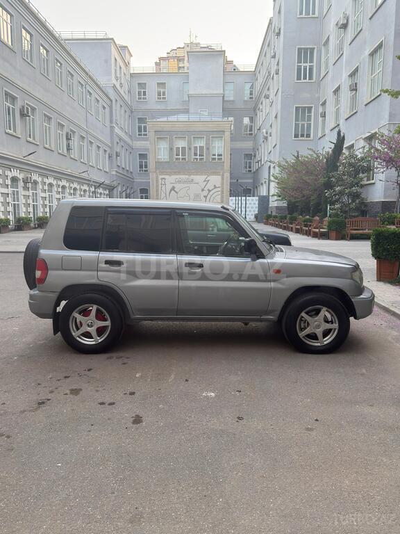 Mitsubishi Pajero io