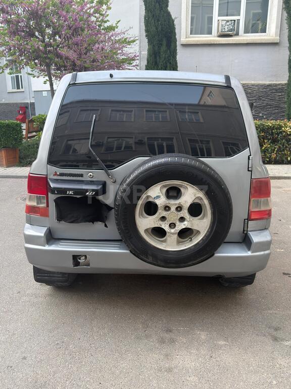 Mitsubishi Pajero io