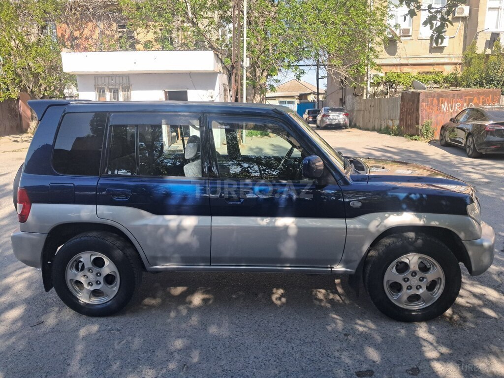Mitsubishi Pajero io