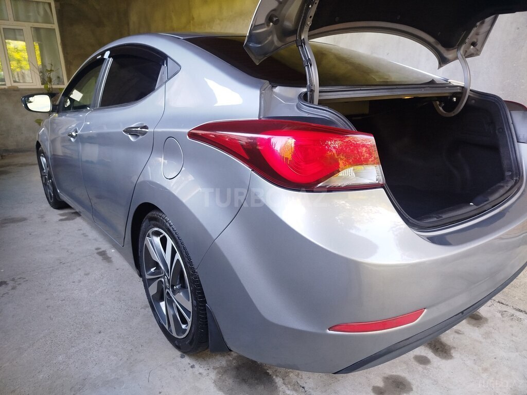Hyundai Elantra