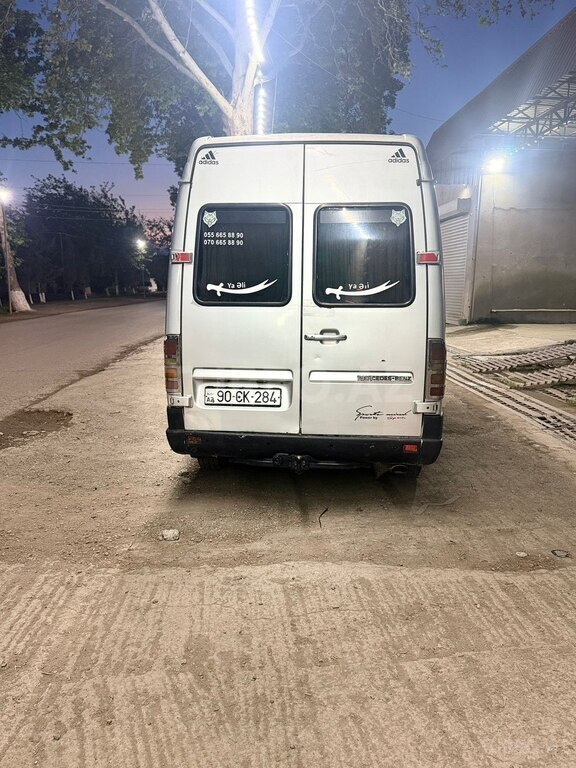 Mercedes Sprinter 208