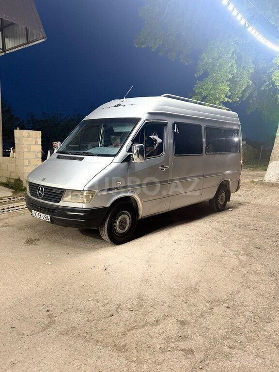 Mercedes Sprinter 208