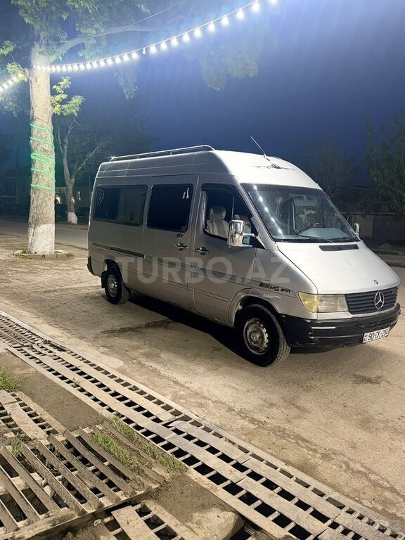 Mercedes Sprinter 208