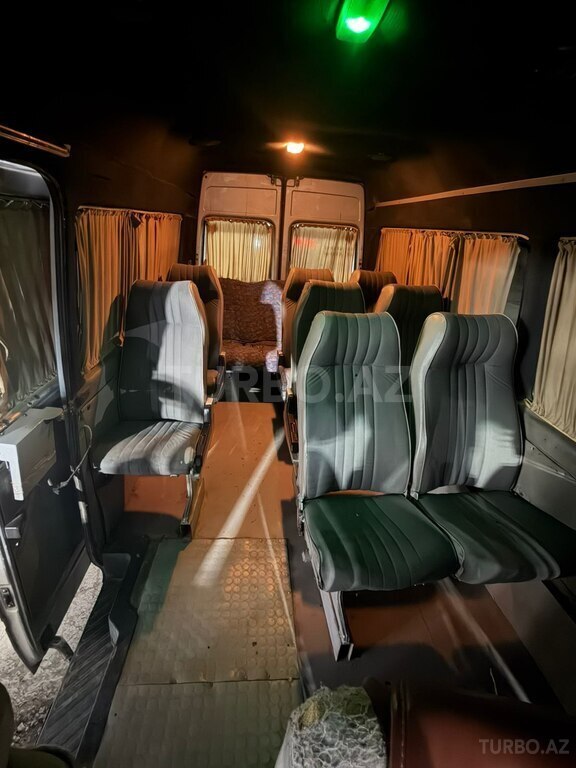 Mercedes Sprinter 208