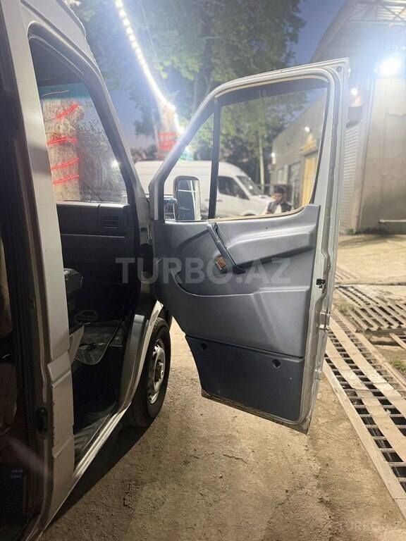 Mercedes Sprinter 208