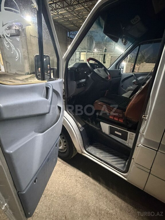 Mercedes Sprinter 208