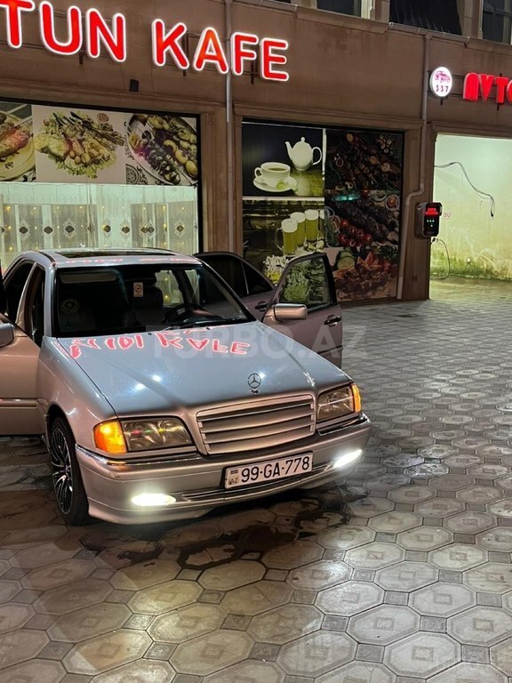 Mercedes C 230