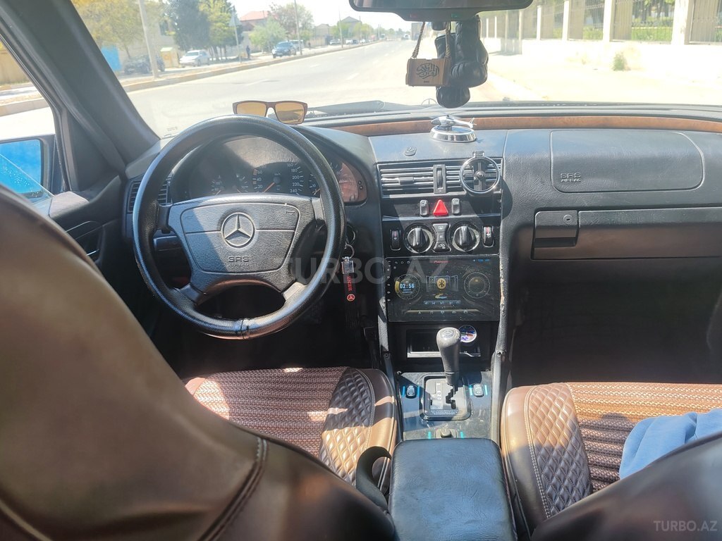 Mercedes C 200